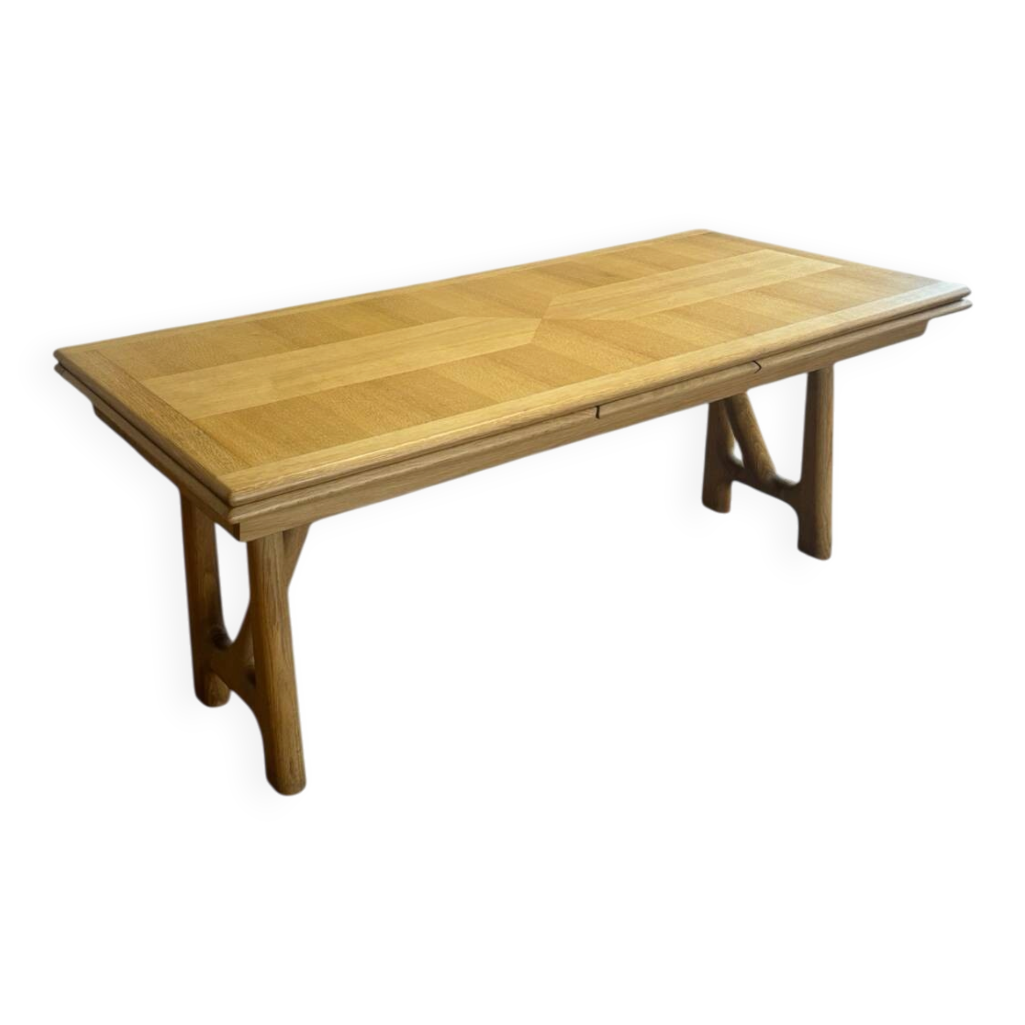 Table à rallonges en chêne par Guillerme & Chambron édition Votre Mais