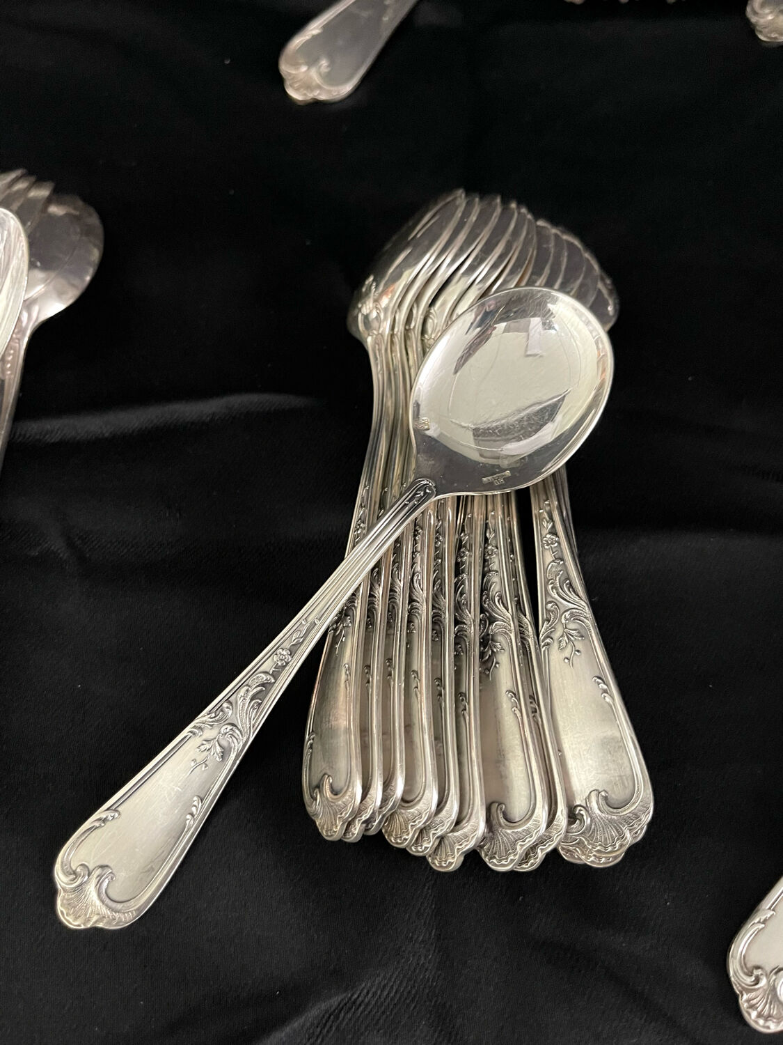 Ercuis cutlery set 131 pieces in metal Louis XV style, rocaille
