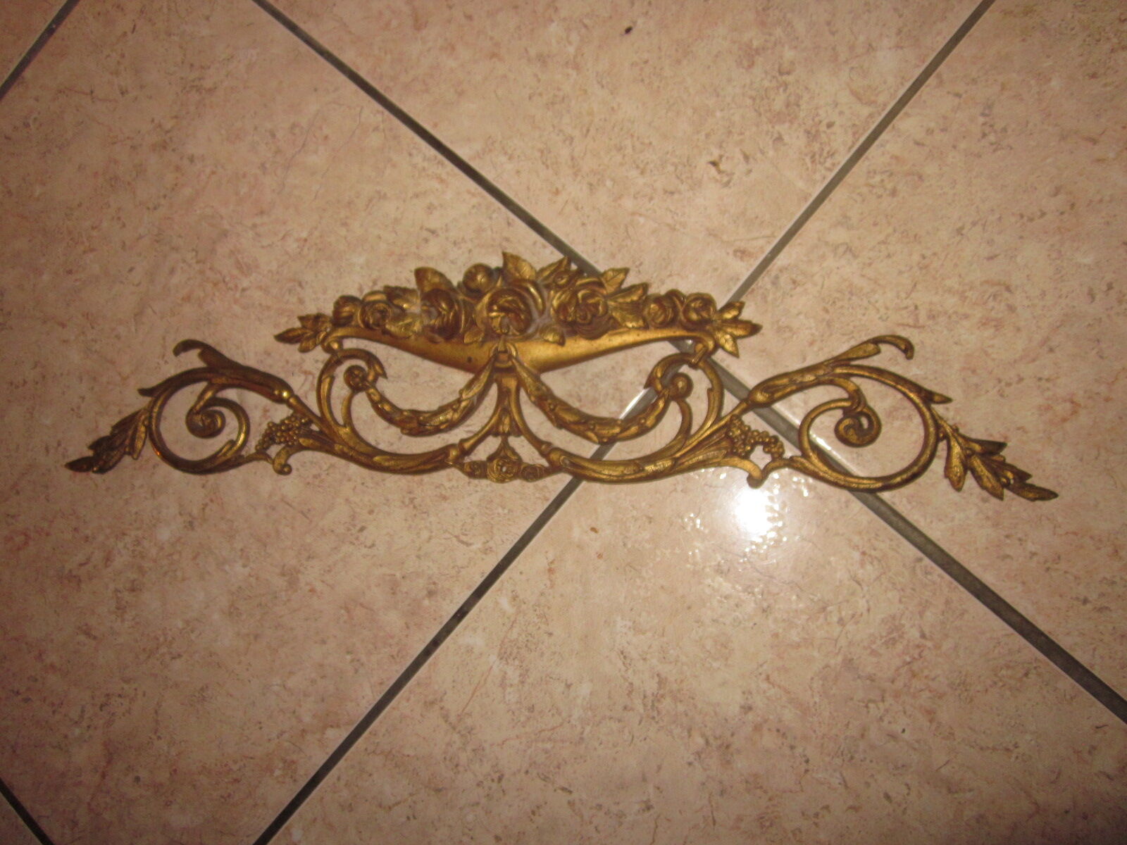 Former fronton in bronze