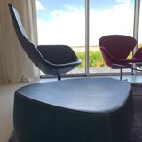 Fjord Moroso armchair with its pouf, design Patricia Urquiola 2002, steel and smooth black leather