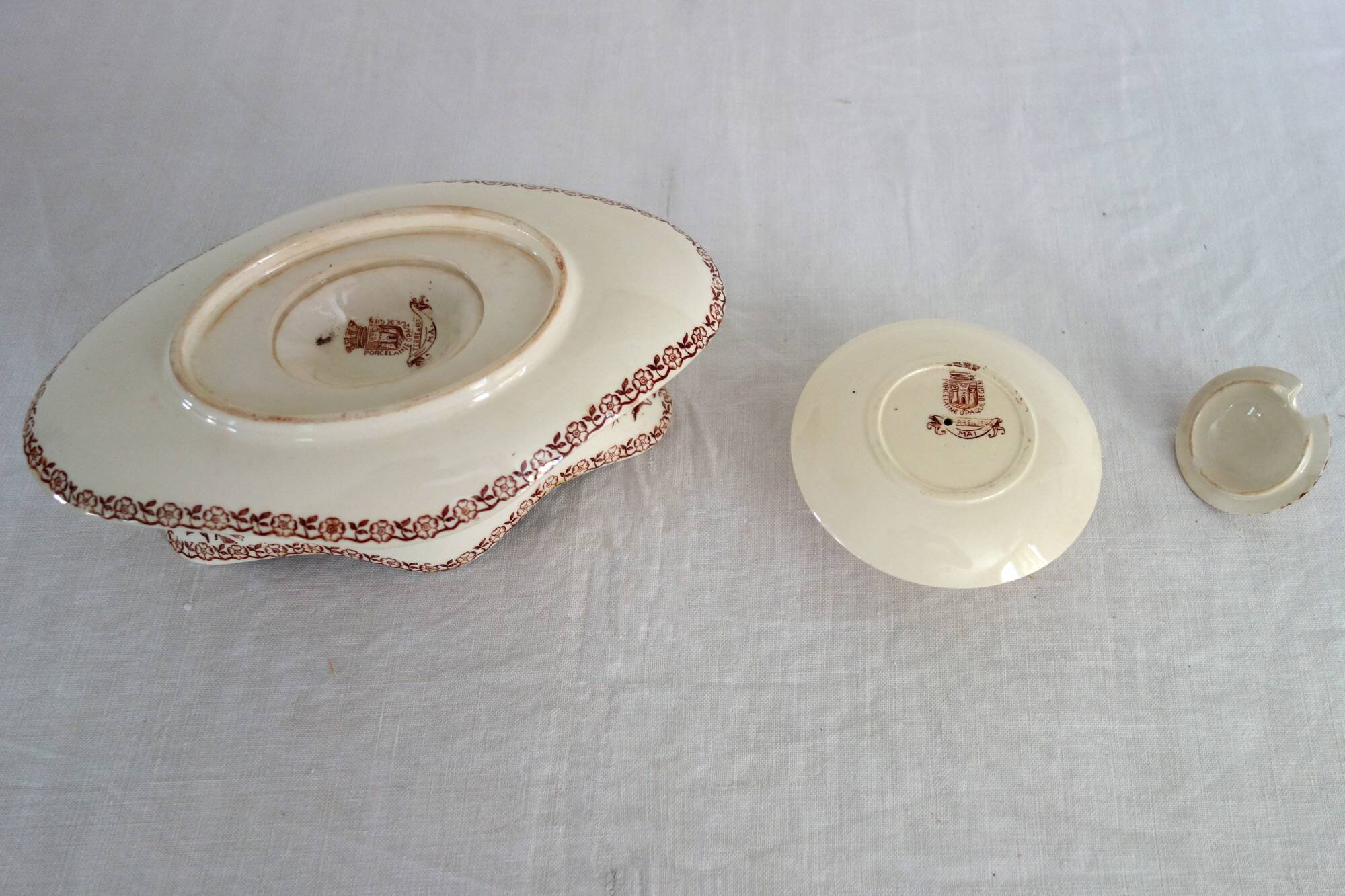 Saucière et moutardier en terre de fer Gien modèle Mai vers 1900