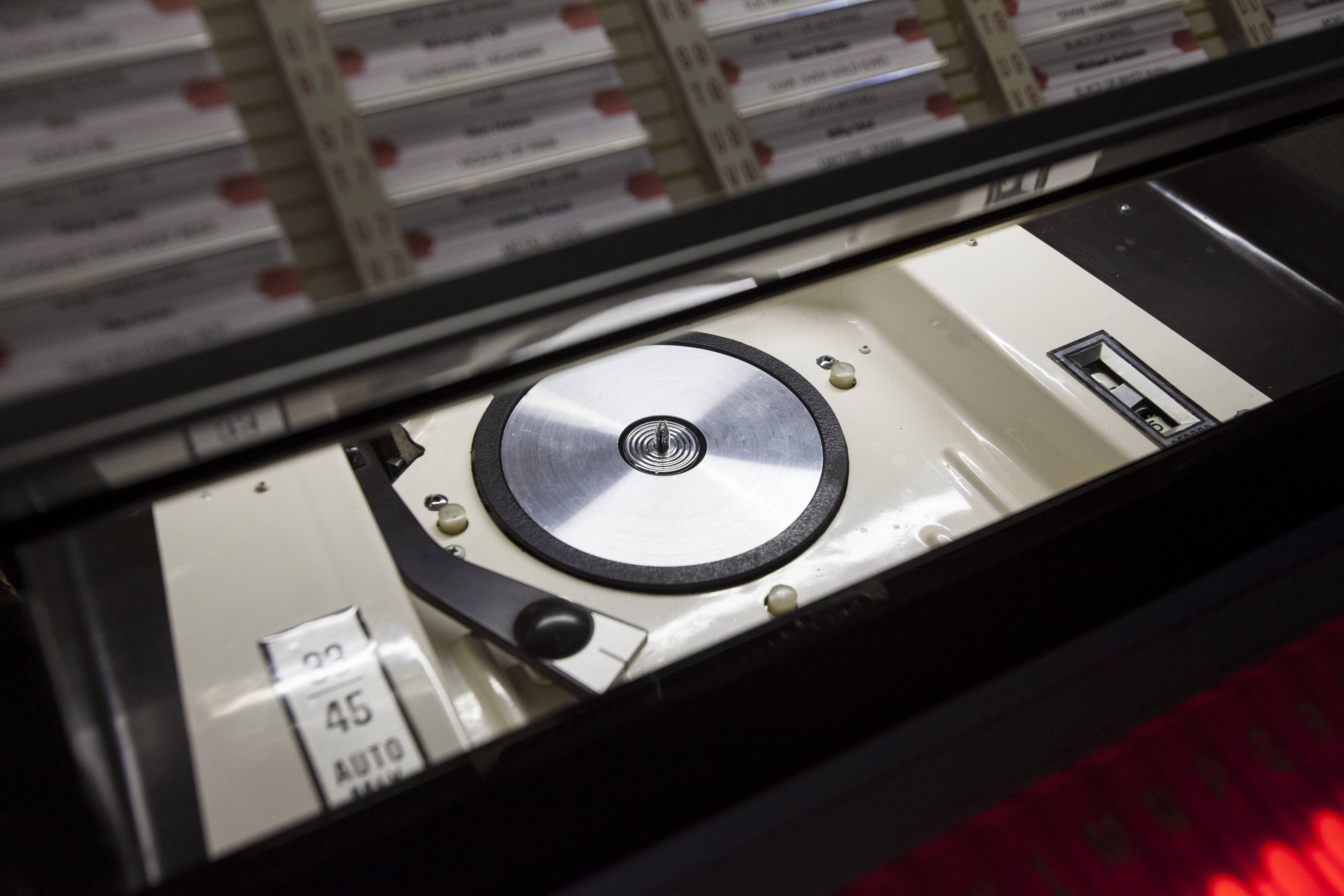 Jukebox Rowe friend from 1963 model "Jal" capa 100 vinyls pop, rock, metal compilation from 1950 to 1990