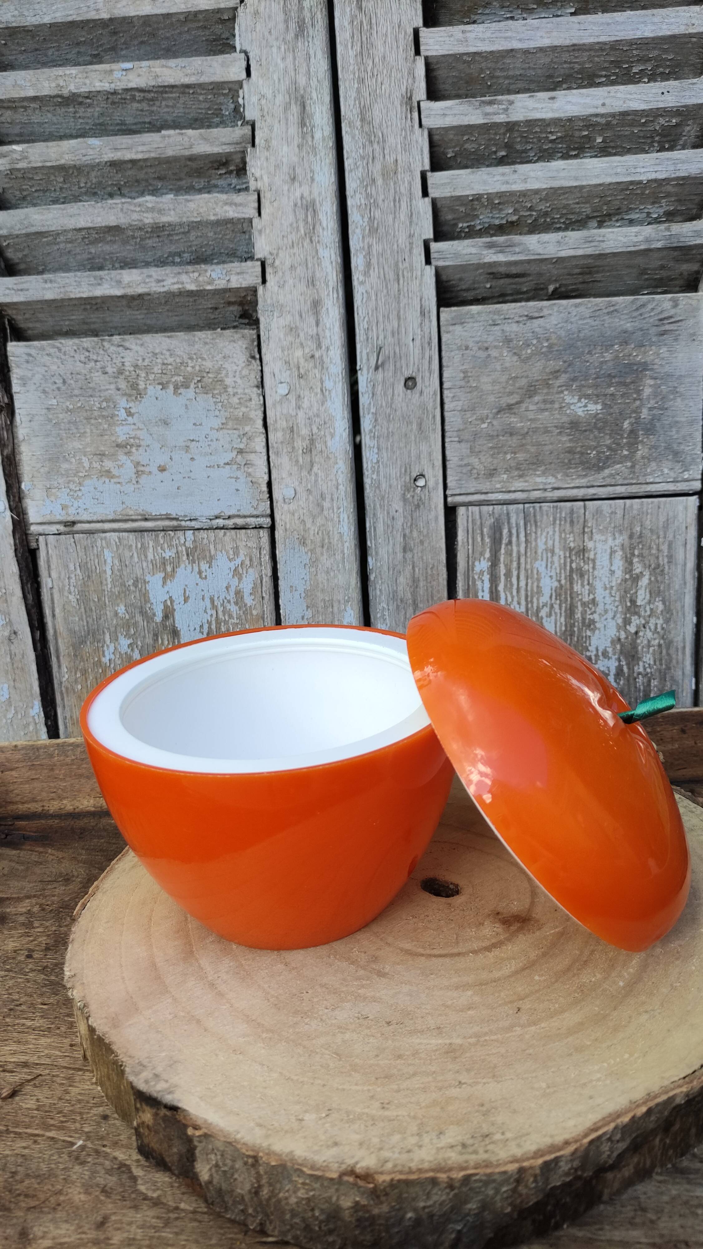 Ice bucket or vintage apple ice cubes 70s