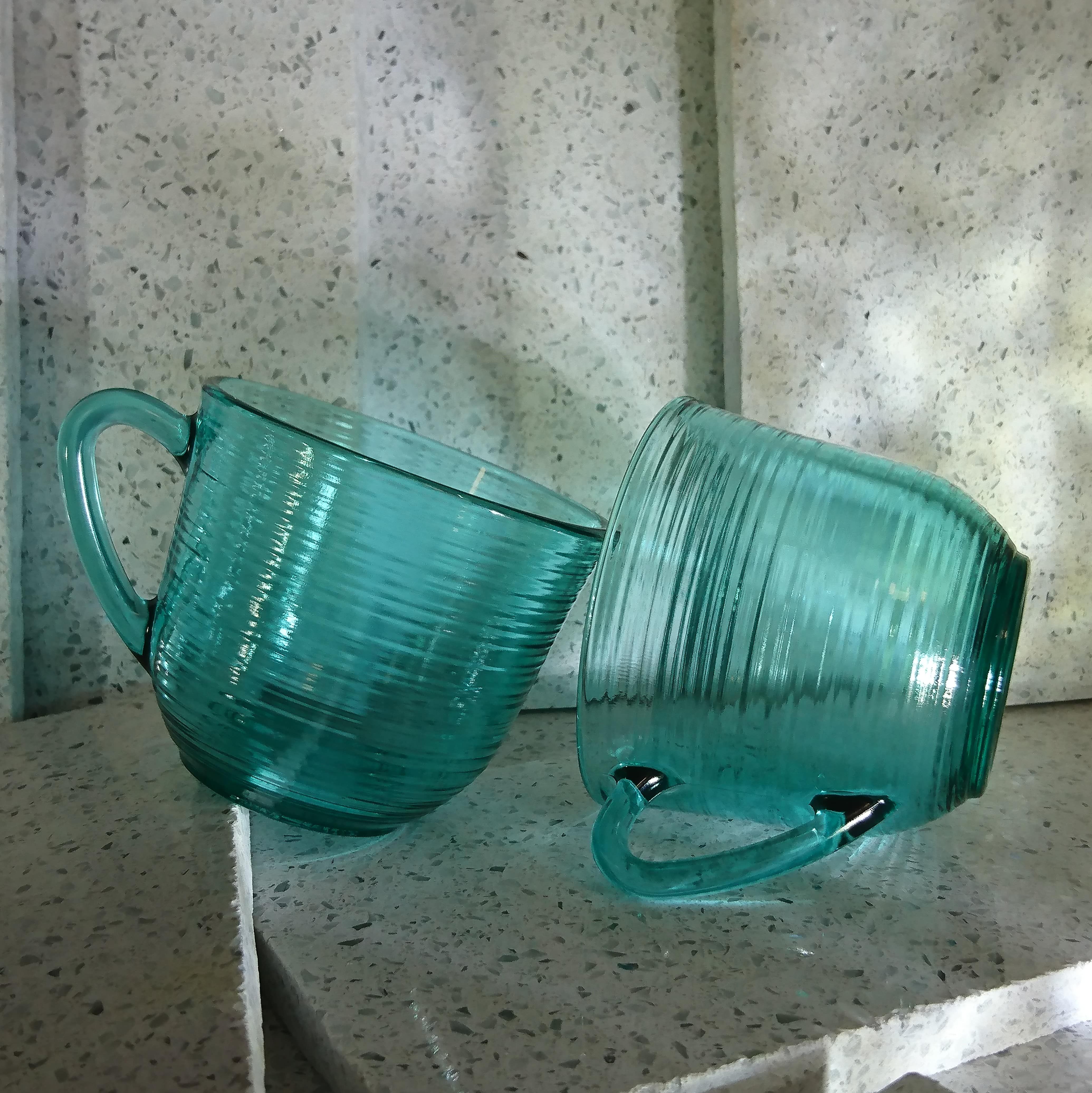 Set of 2 coffee cups in green glass of water Arcoroc, made in France