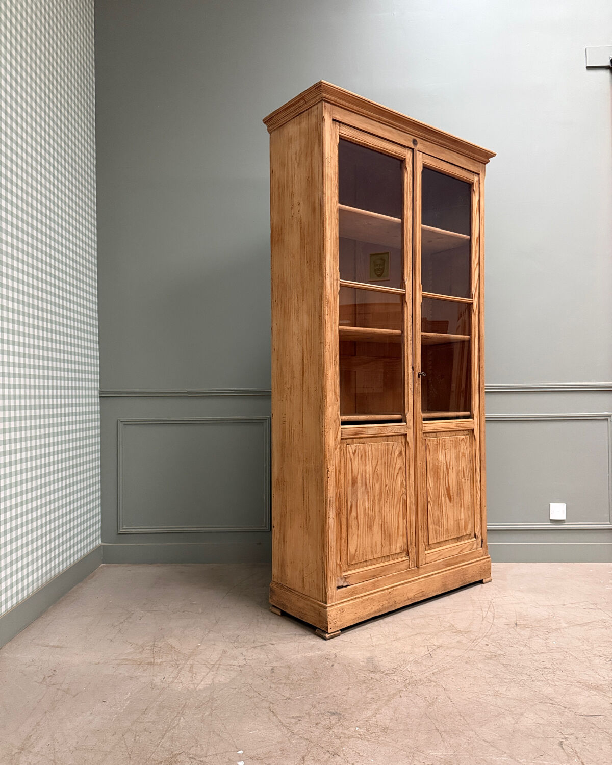 Vintage Delagrave display cabinet (renovated)
