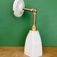 Applique tulipe vintage en opaline blanche