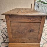 Late 19th century oak laundry chest