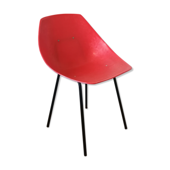 Red shell chair by Pierre Guariche, Meurop edition