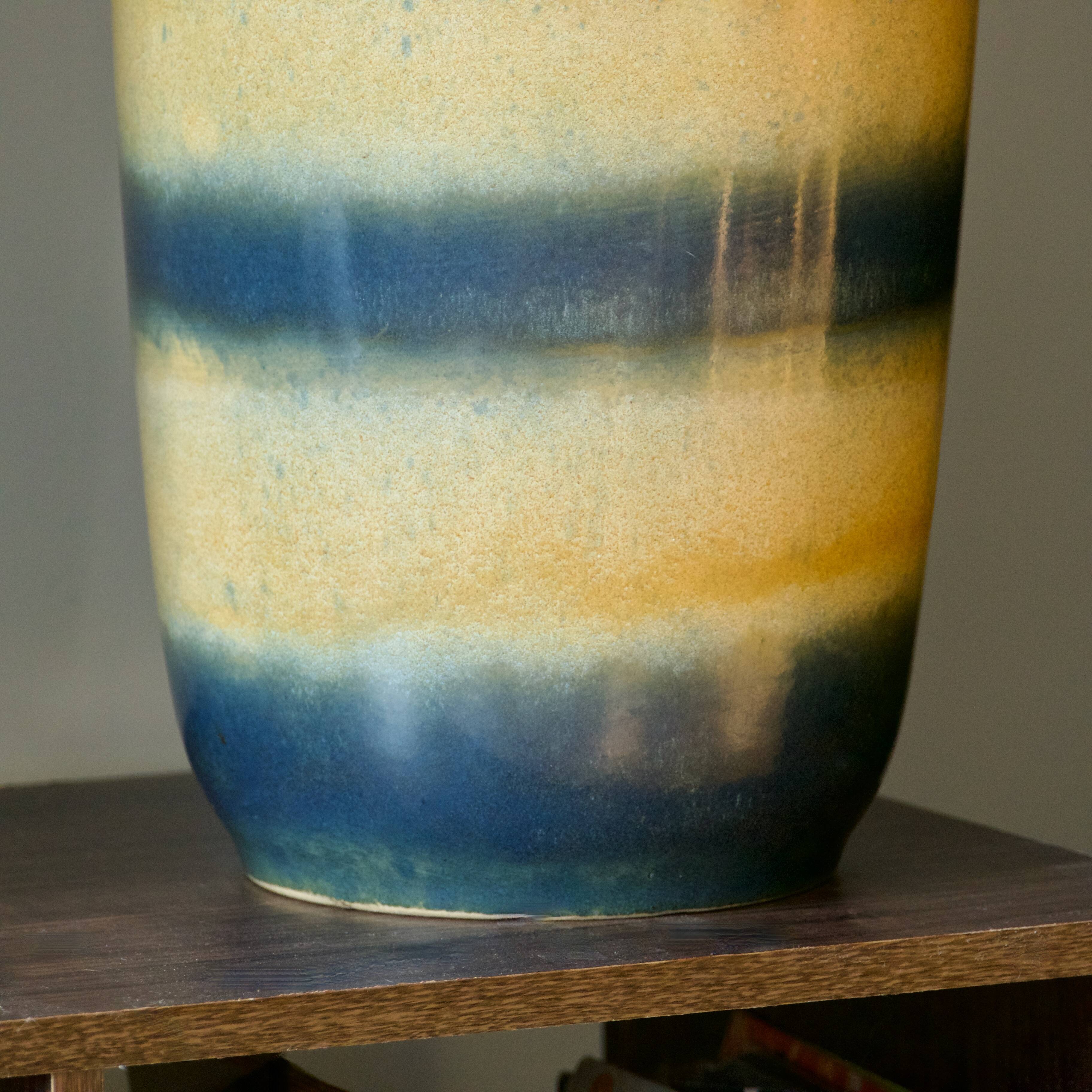 Vase West Germany en grès bleu et beige