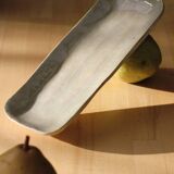 Elongated cake plate