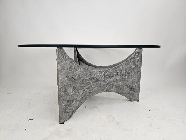 Table basse brutaliste ronde en aluminium coulé avec verre éclairé, années 1970