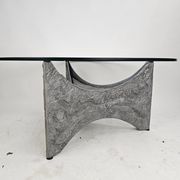 Table basse brutaliste ronde en aluminium coulé avec verre éclairé, années 1970