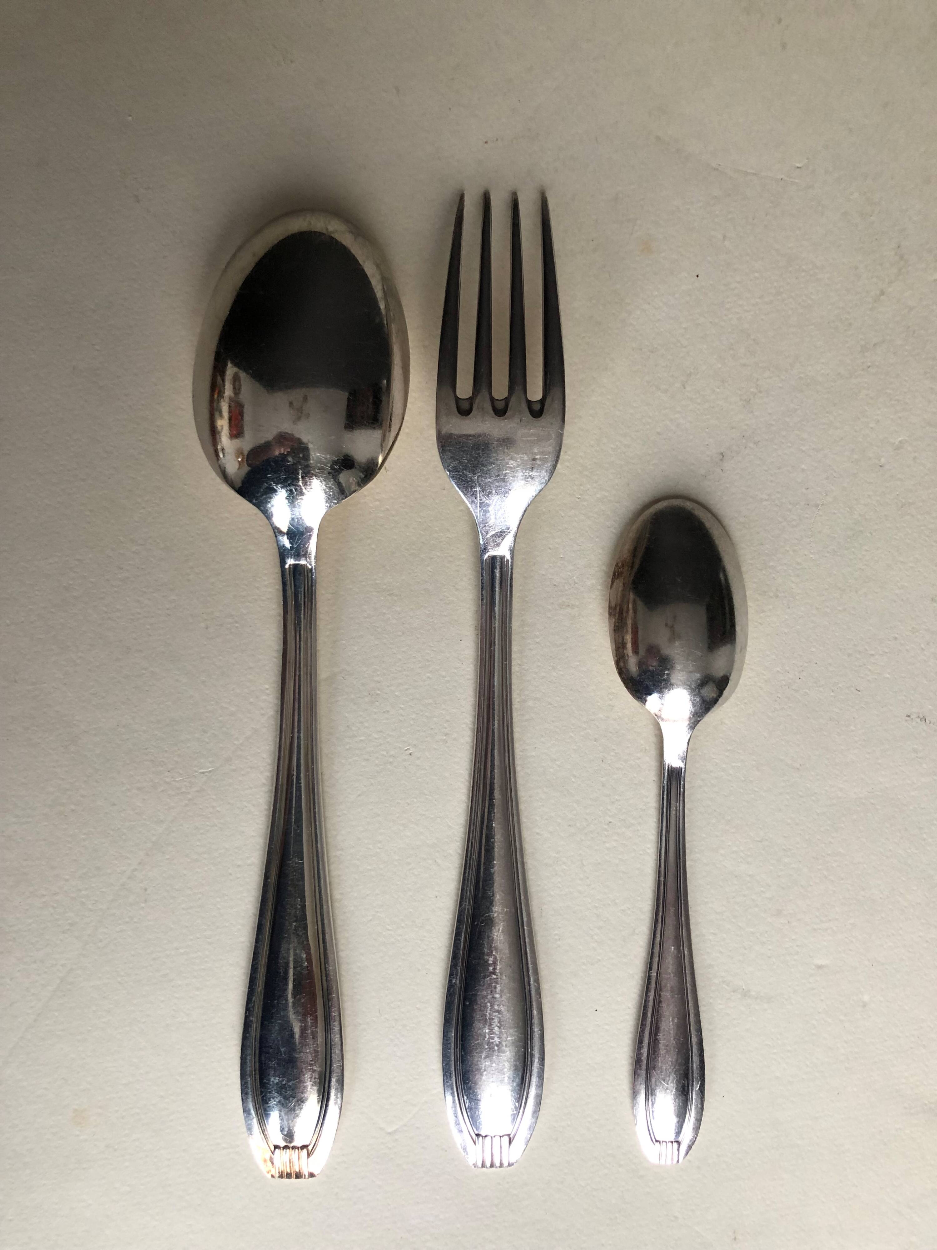 Silver metal housewife modernist model of the 60s (37 pieces)