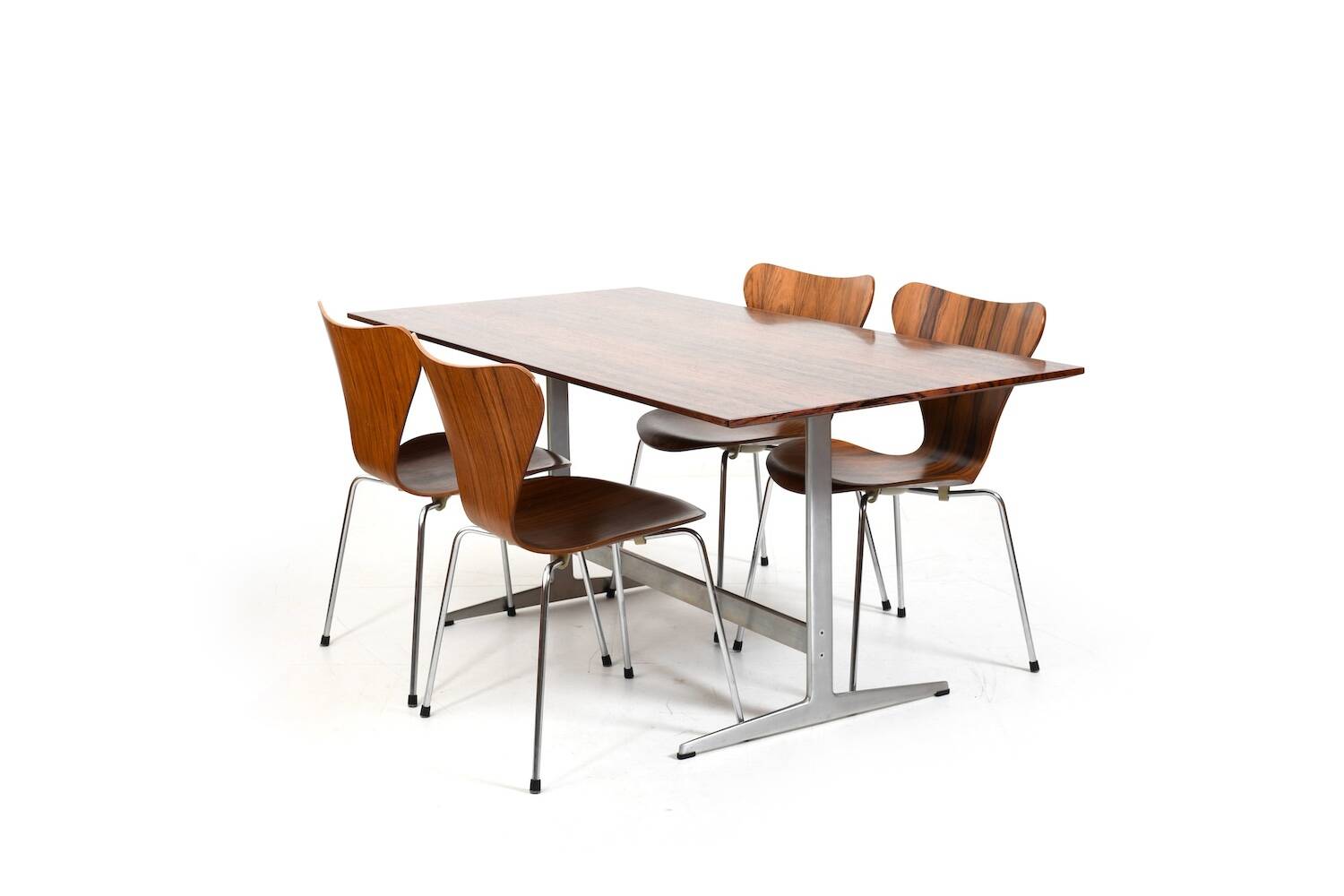 Arne Jacobsen Shaker Table and Series 7 Chairs 1960s