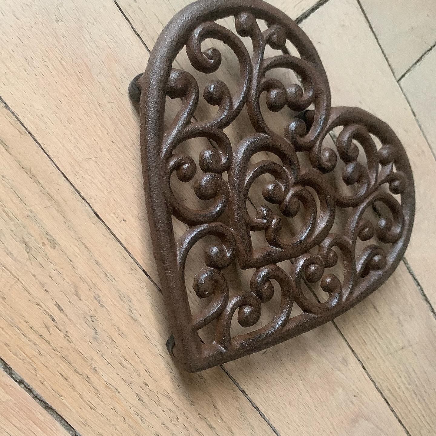 Cast iron heart trivet