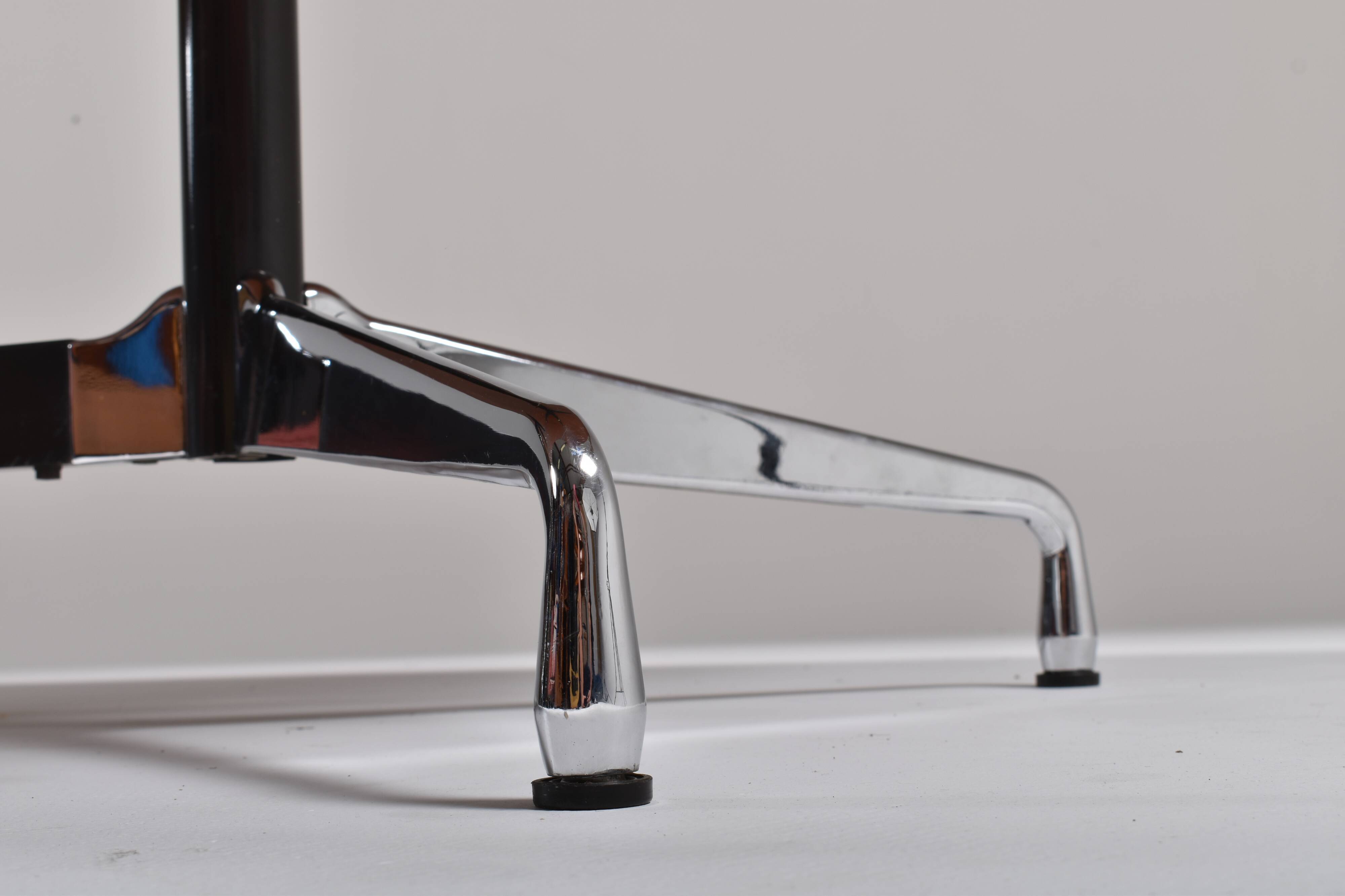 Table of the segmented series by Charles and Ray Eames