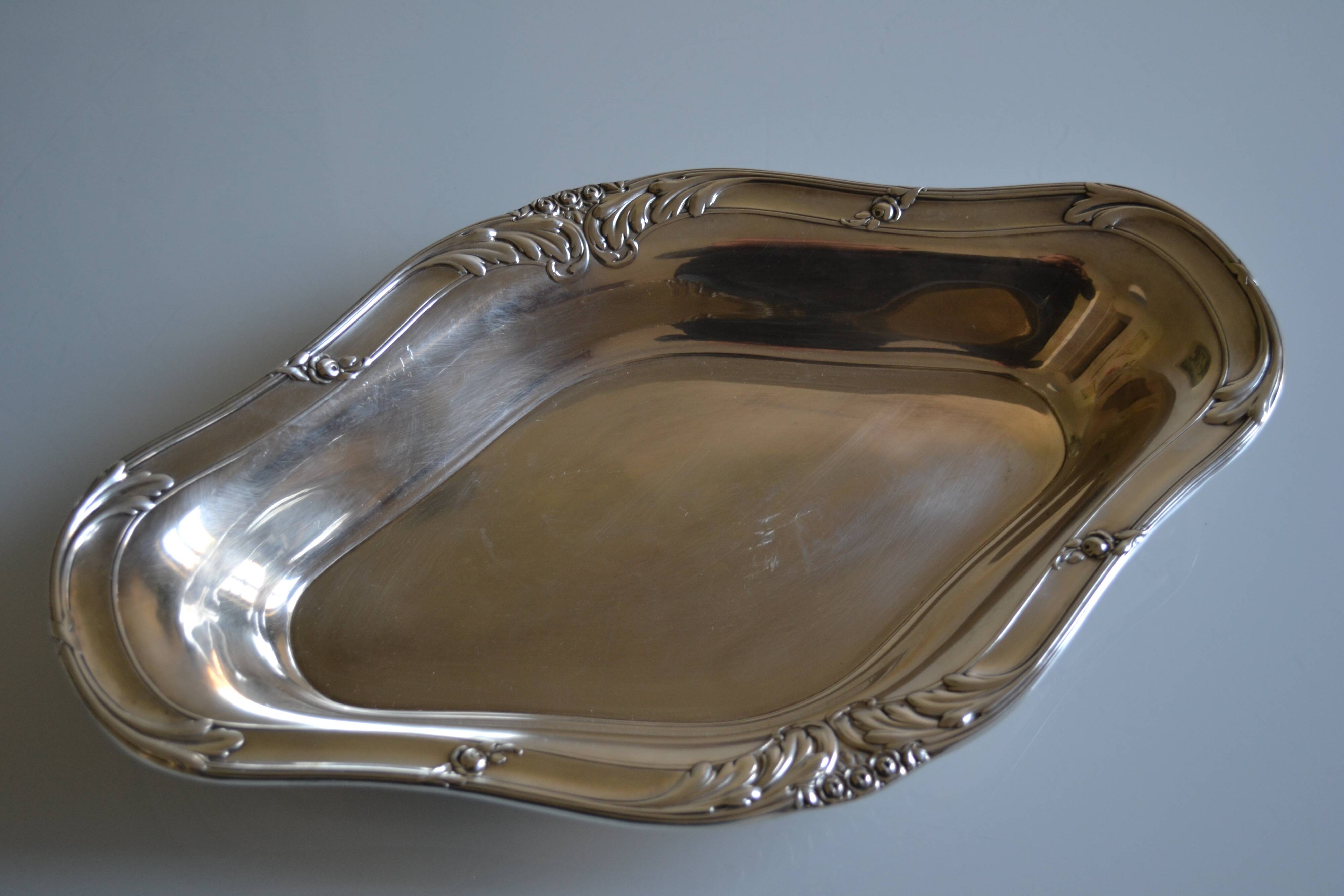 Flat basket cup in silver metal