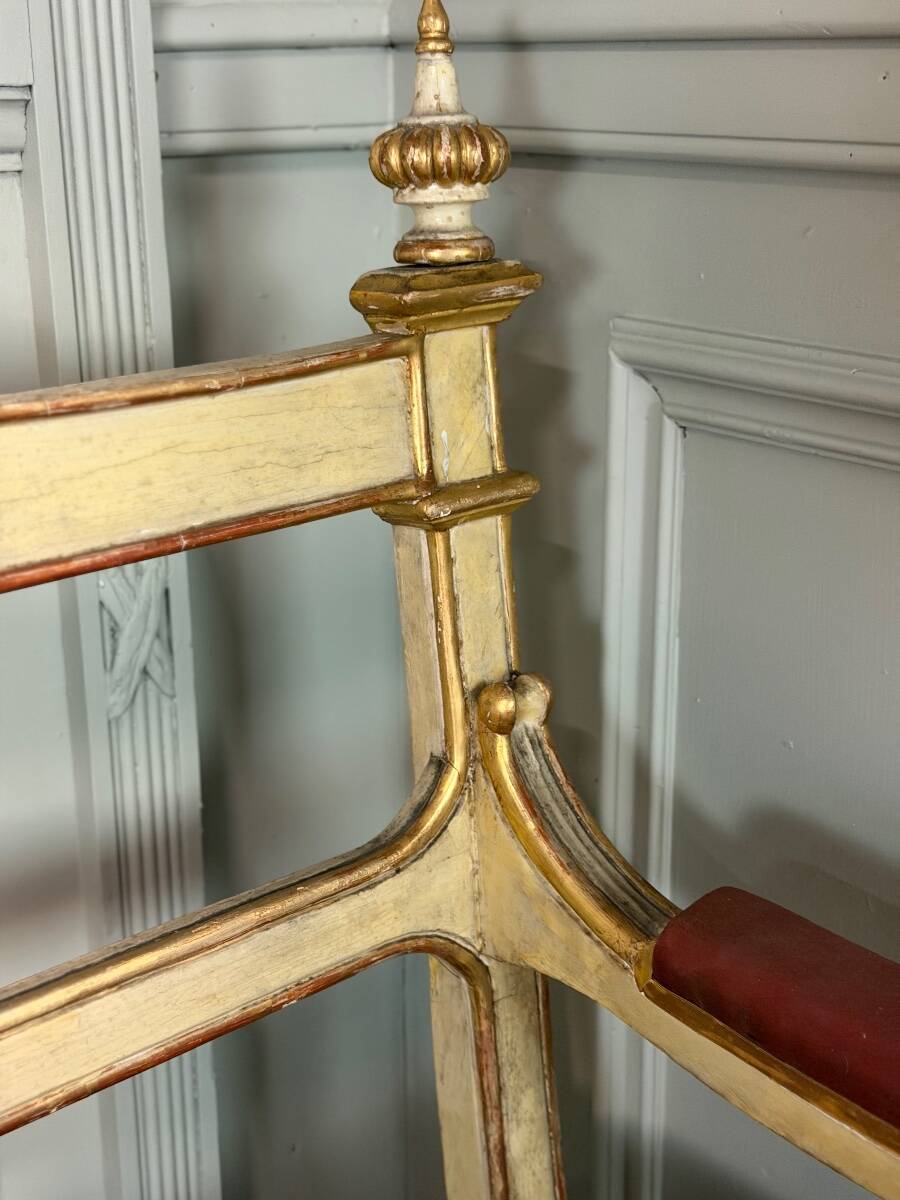 Carved wooden bench, gilded and painted, Italy around 1880, 510cm long.