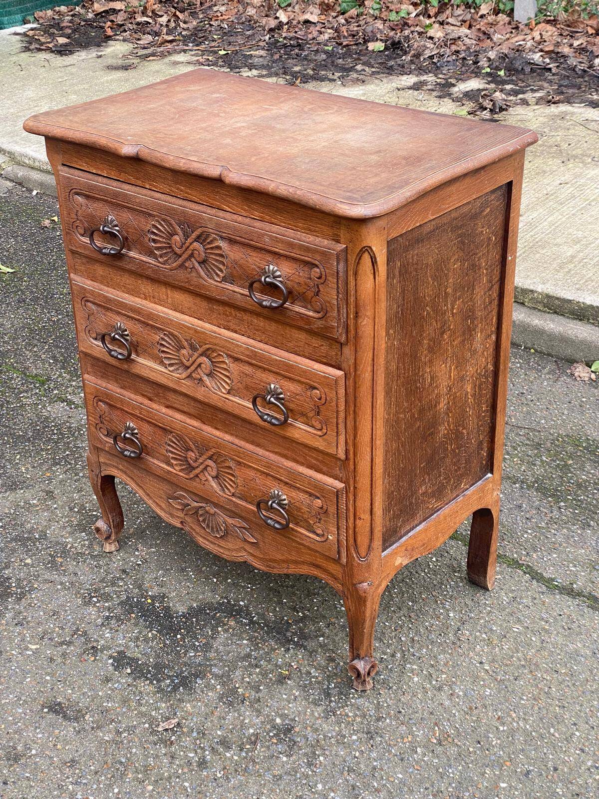Commode vintage style Louis XV en bois du 19ème