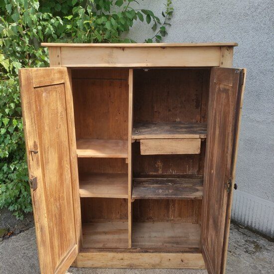 Low cabinet
