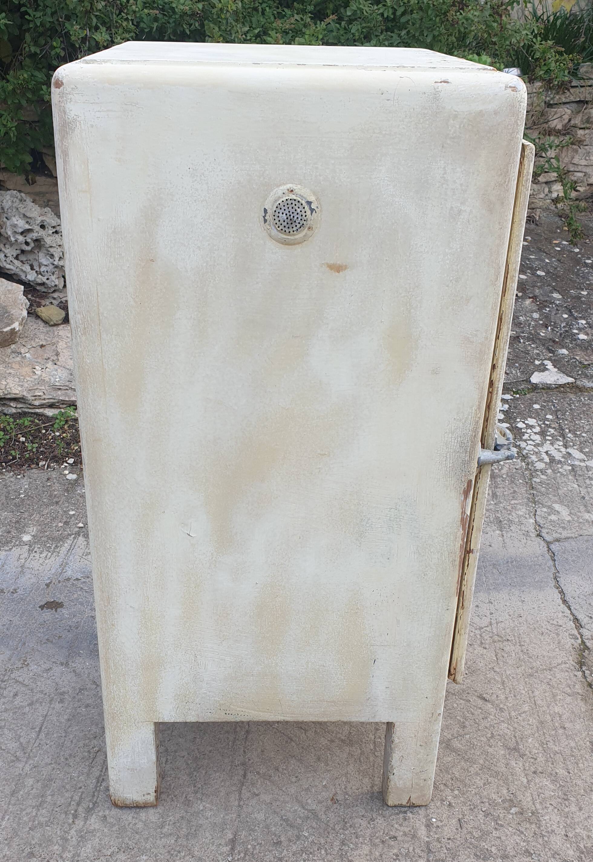 Old icebox