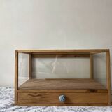 Display cabinet in solid oak and glass