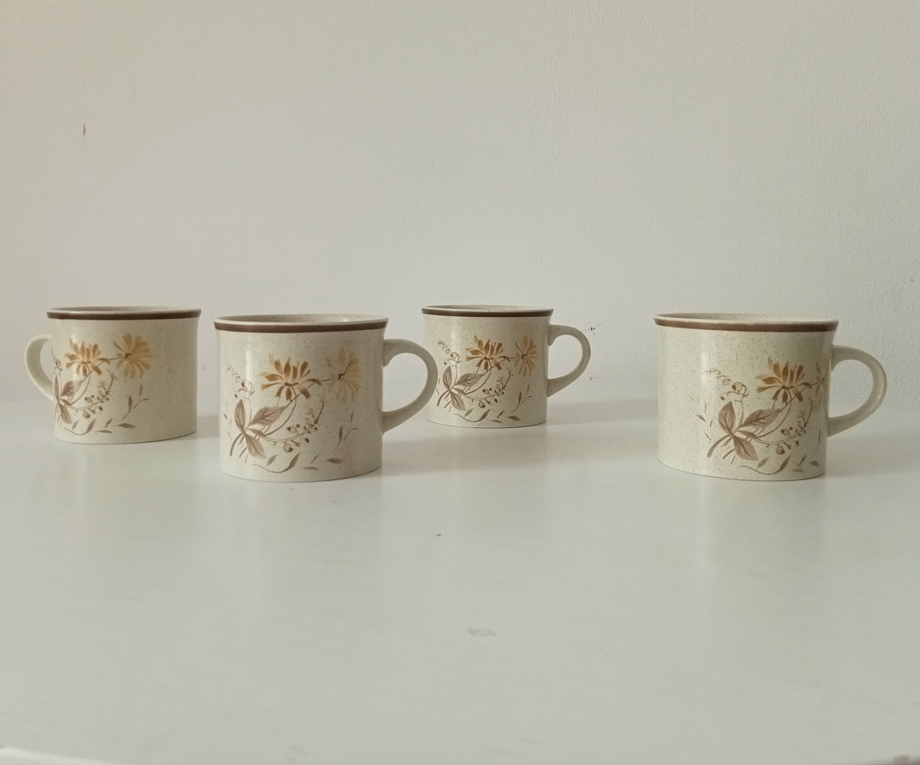 Pair of Royal Doulton English mugs from the 70s