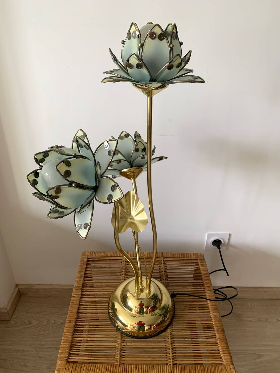 Vintage lotus flower lamp