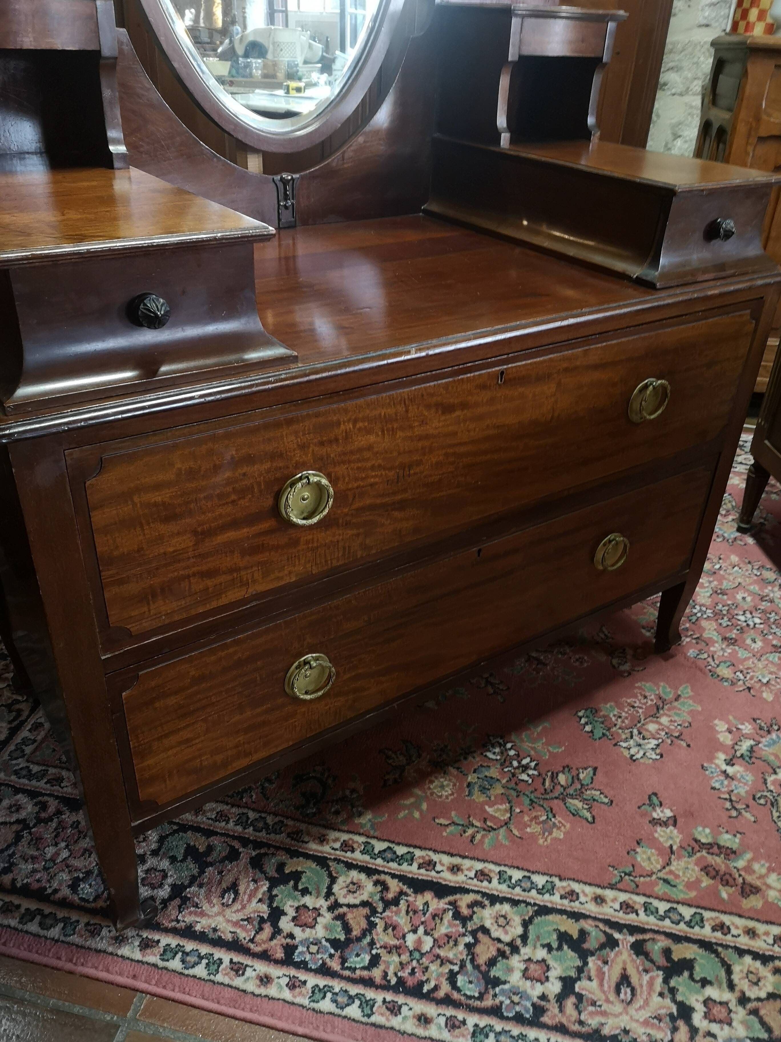 Psyche vanity