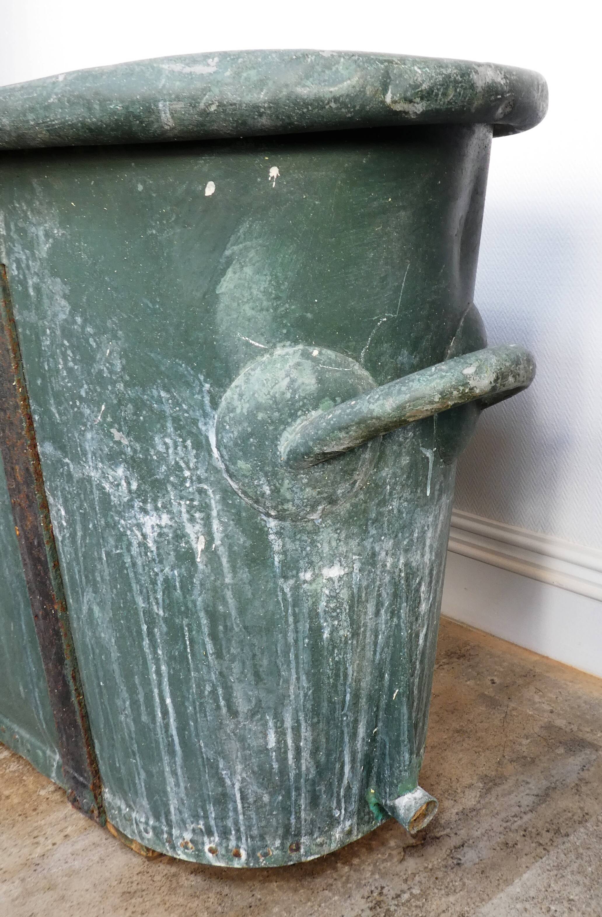 Bathtub in zinc wooden base period 19th