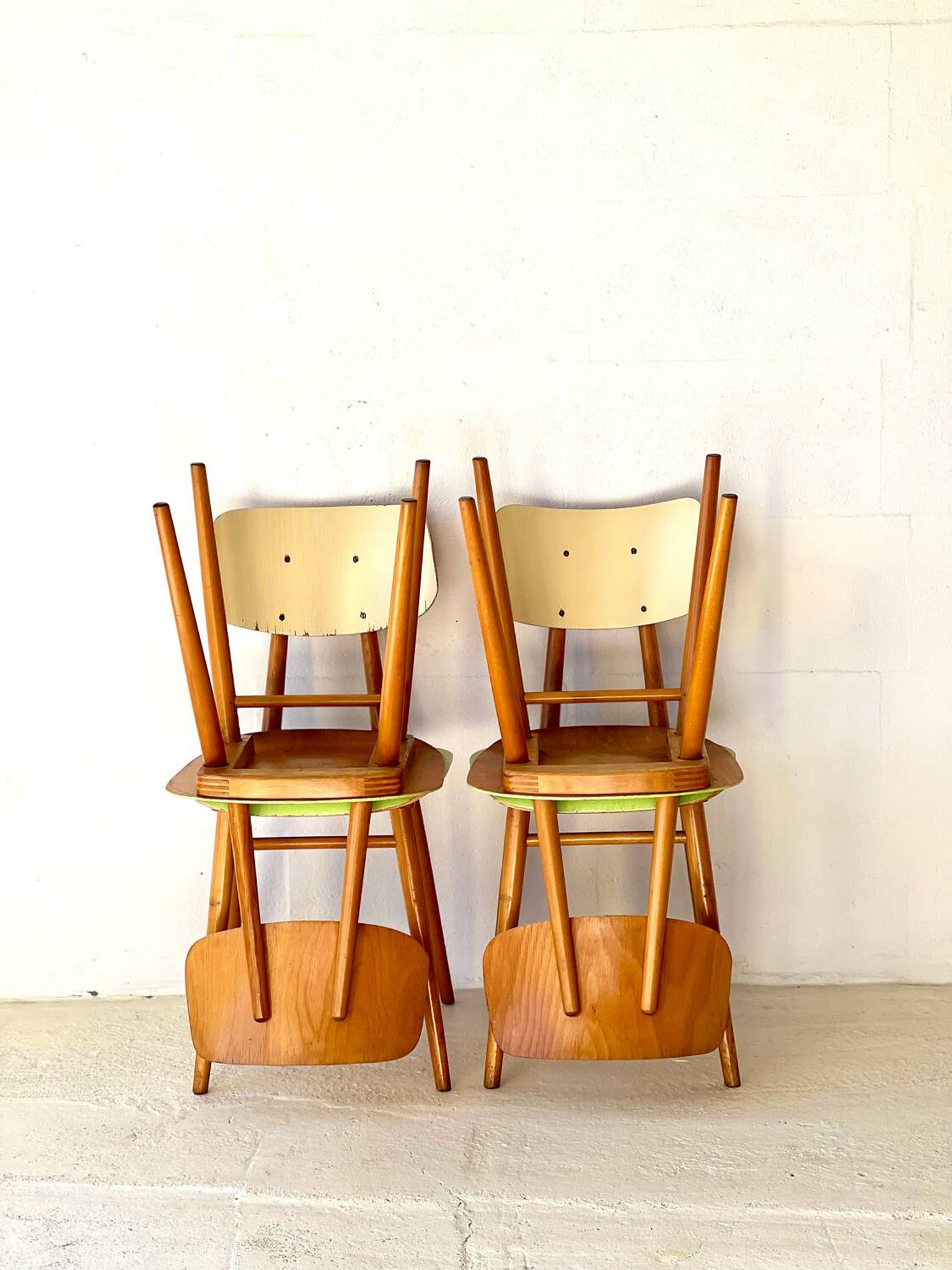 Chaises de salle à manger par TON, ensemble de 4