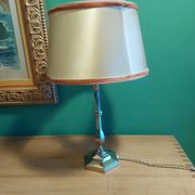 Lampe en métal argenté avec son abat jour