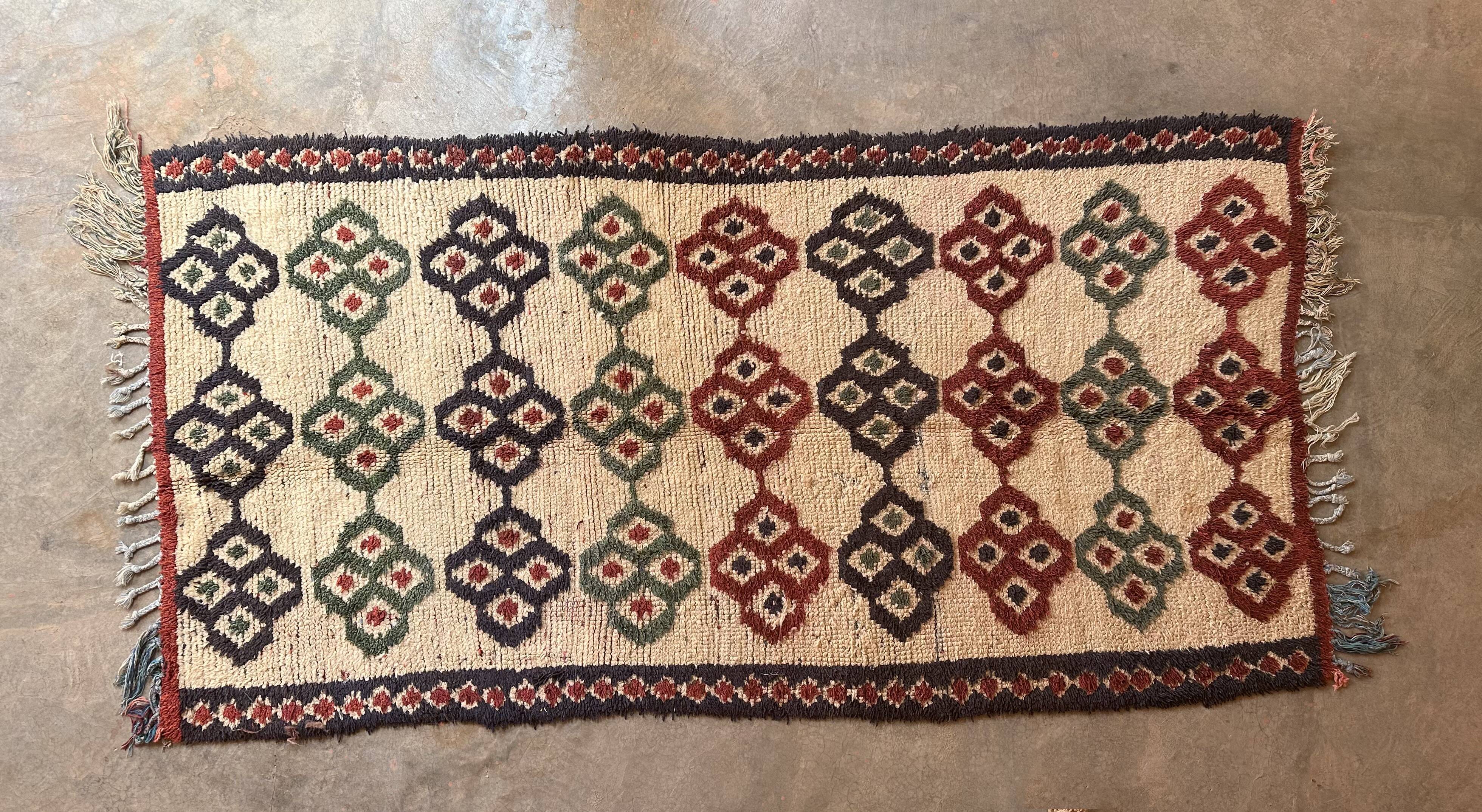 Colorful Moroccan rug Boujad - 263 x 135 cm