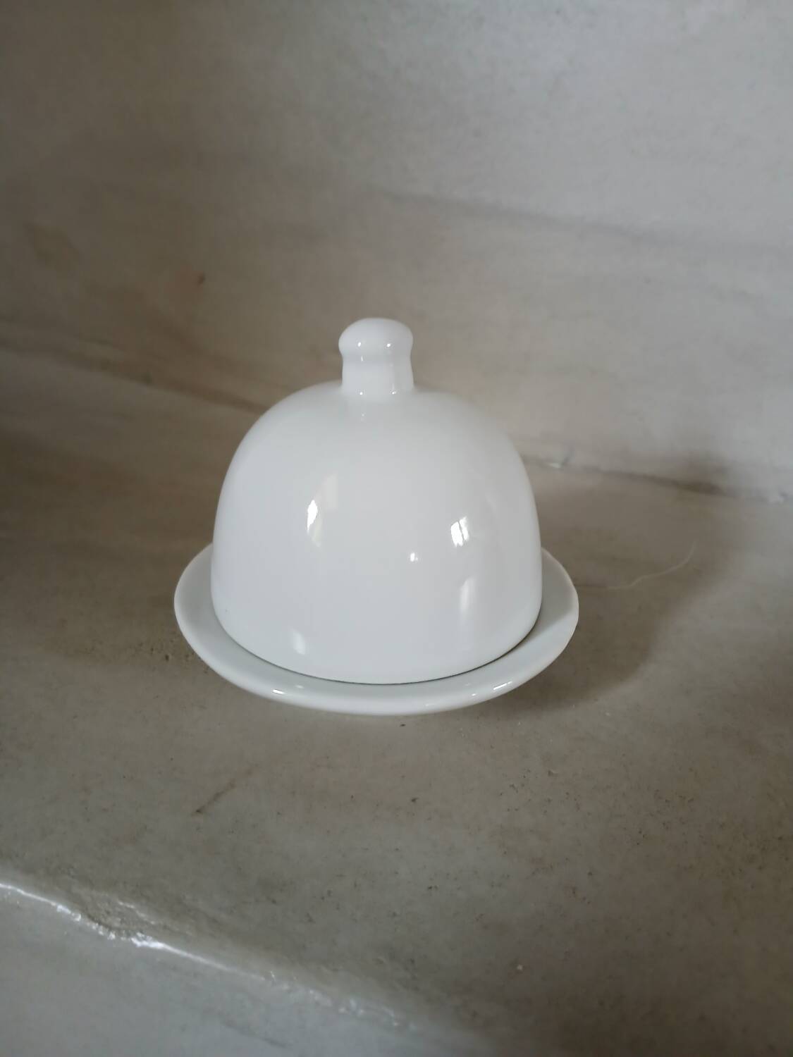 Individual porcelain butter dish