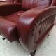 Couple de fauteuil en simili cuir rouge bordeaux, annees 70