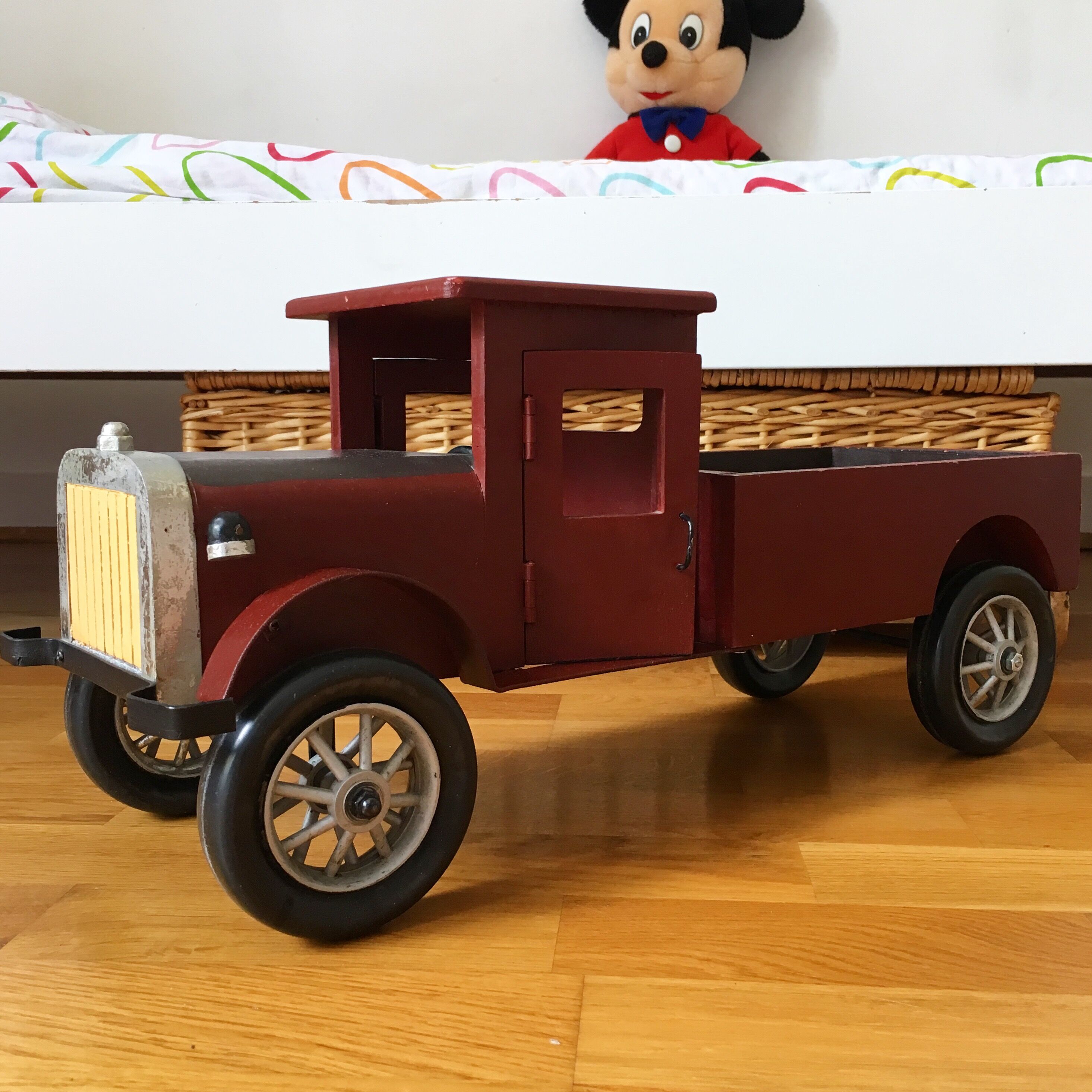 Pick up wood and metal