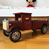 Pick up wood and metal