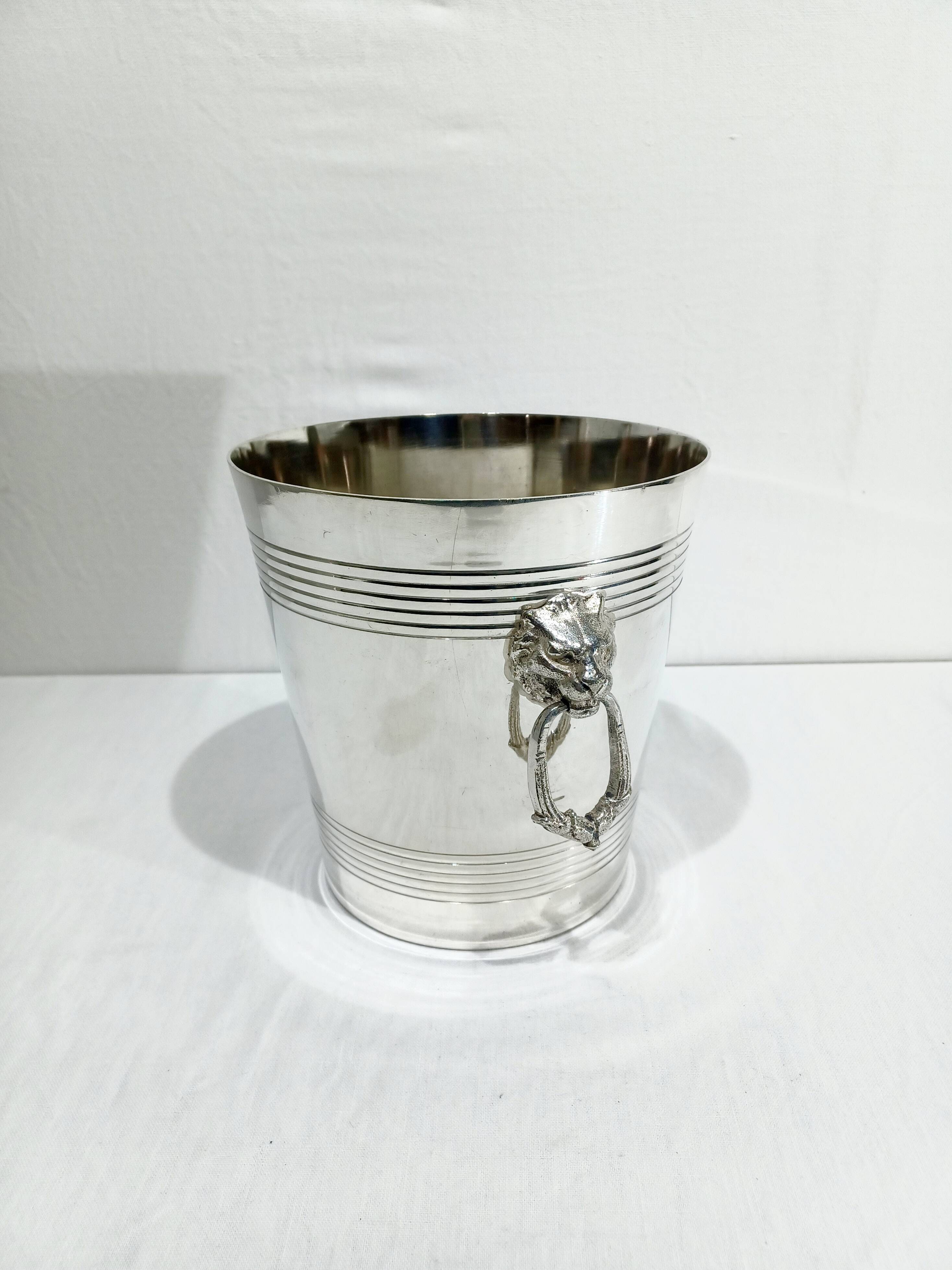 Seau à champagne en métal argenté, tête de lion