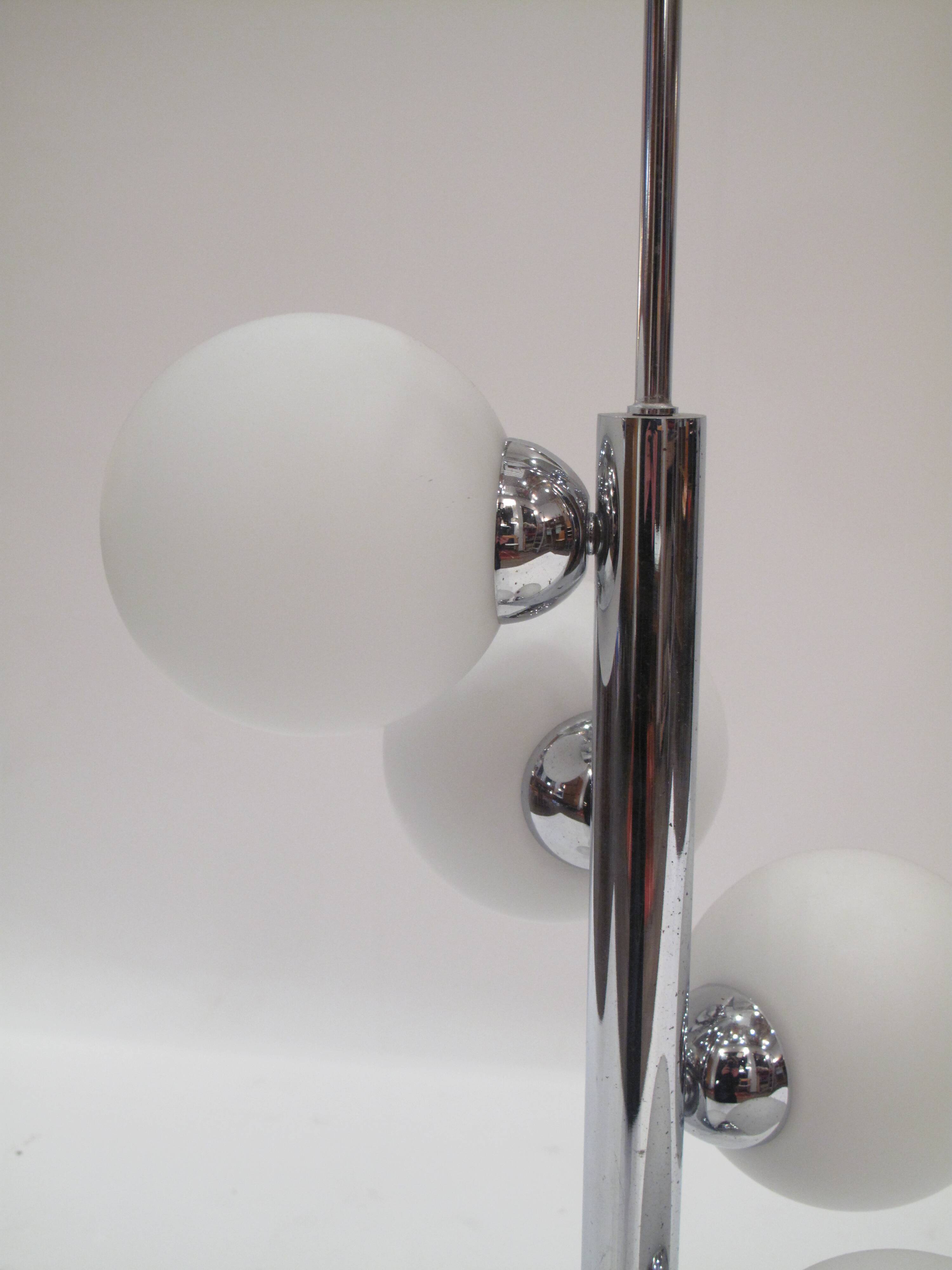 Chrome and white opaline suspension