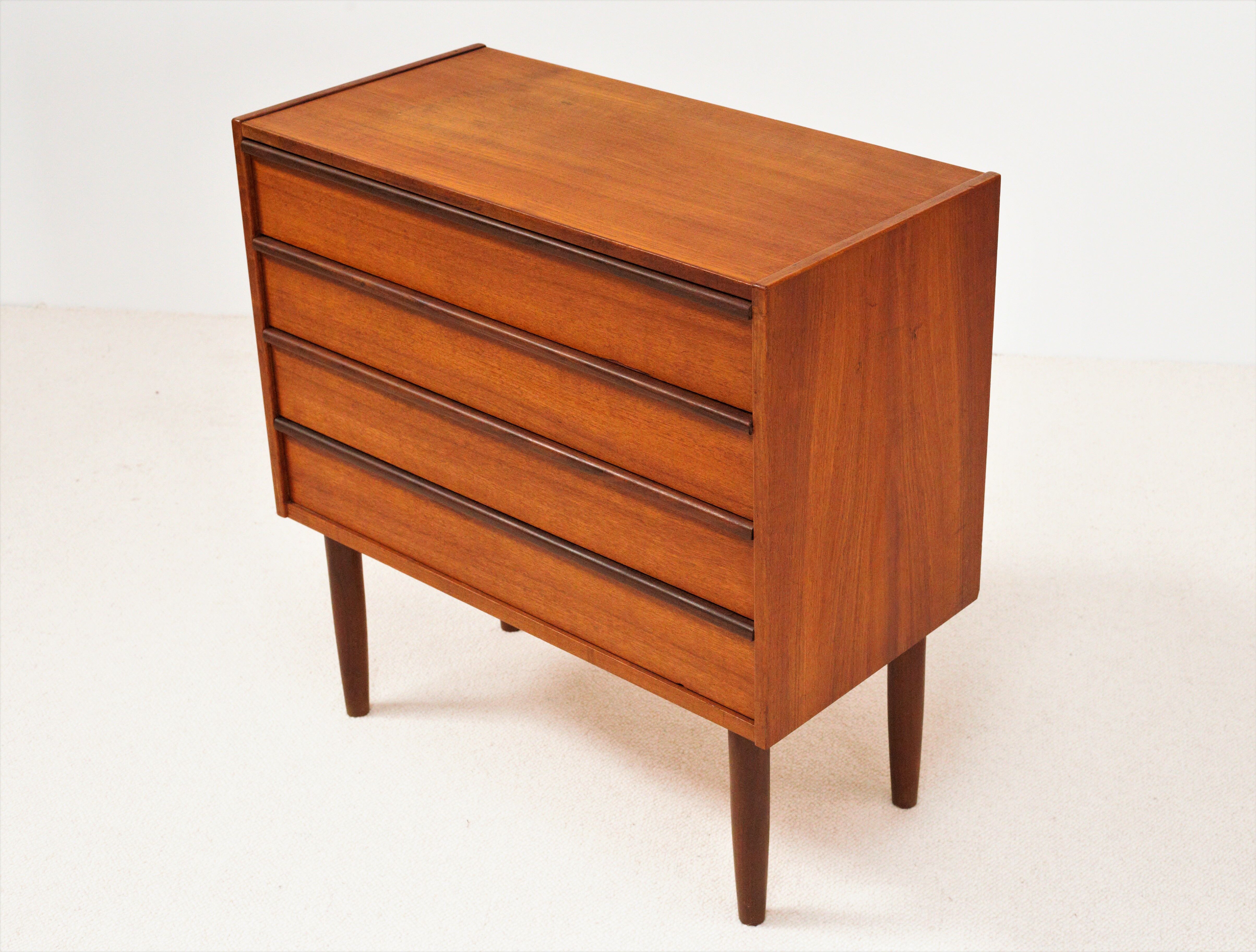 Dresser 4 drawers mid-century