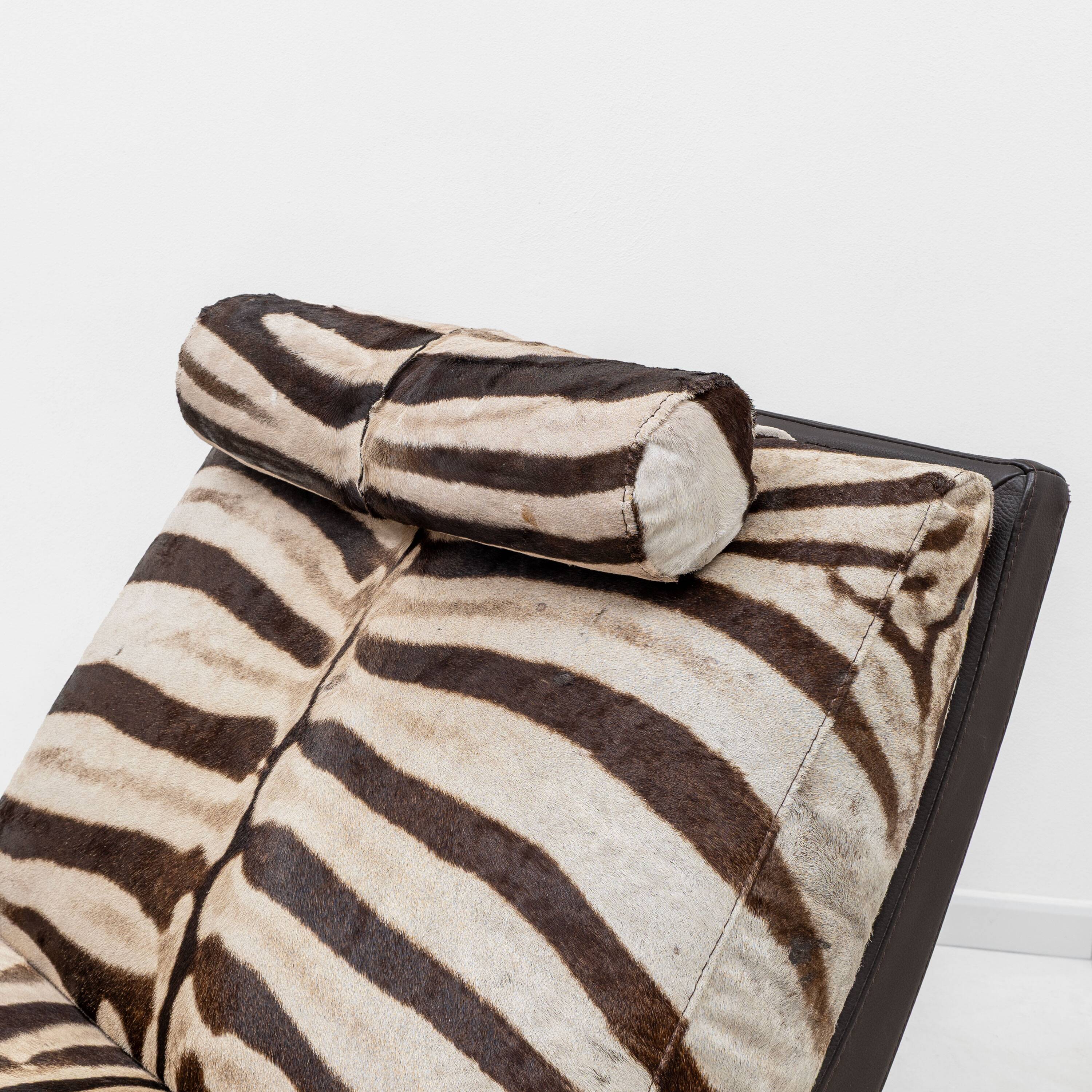 Italian Chaise Longue Cowhide with Zebra Pattern, 1980s