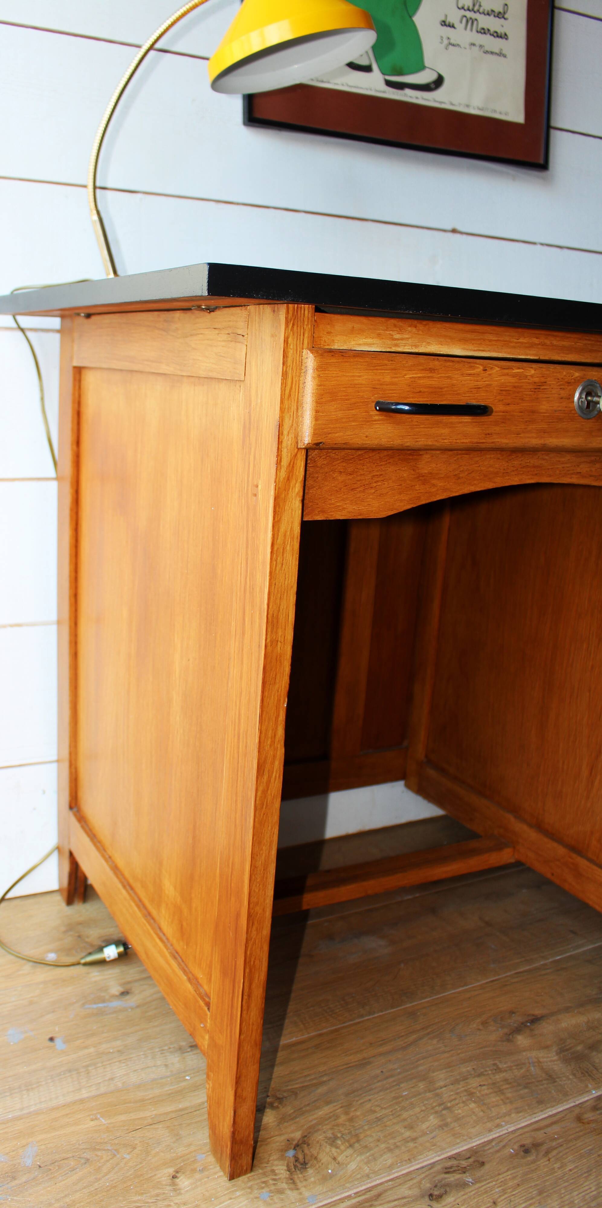 Bureau à caisson années 60.