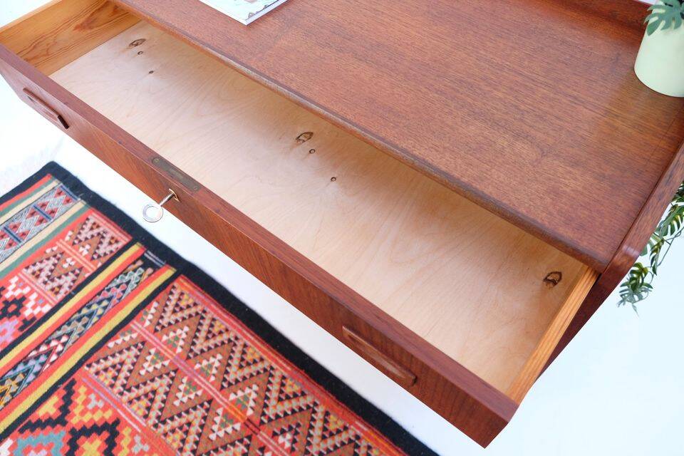 Teak chest of drawers in Danish style, 1960s/70s, retro/vintage style, dating from the mid-20th century.