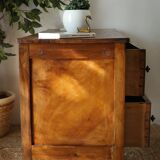 Low chest of drawers in 20th century walnut