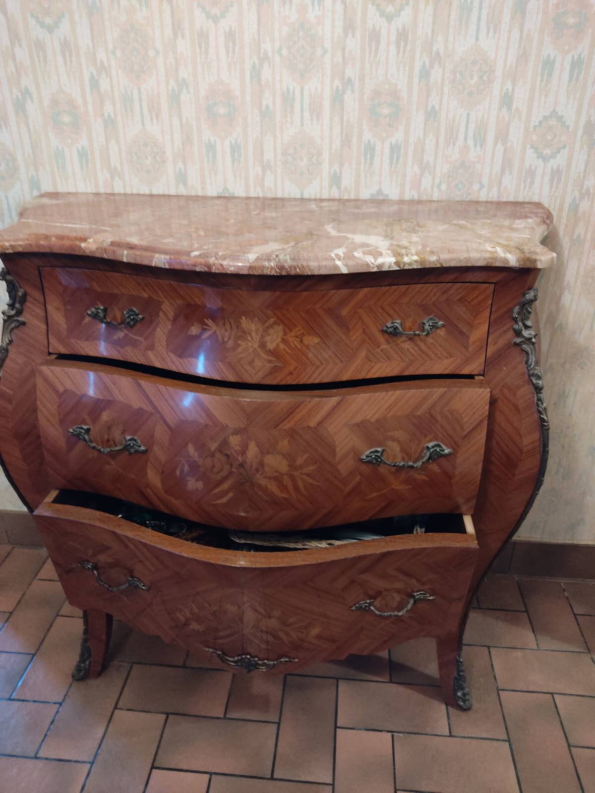 Commode galbée Louis XV en bois de rose