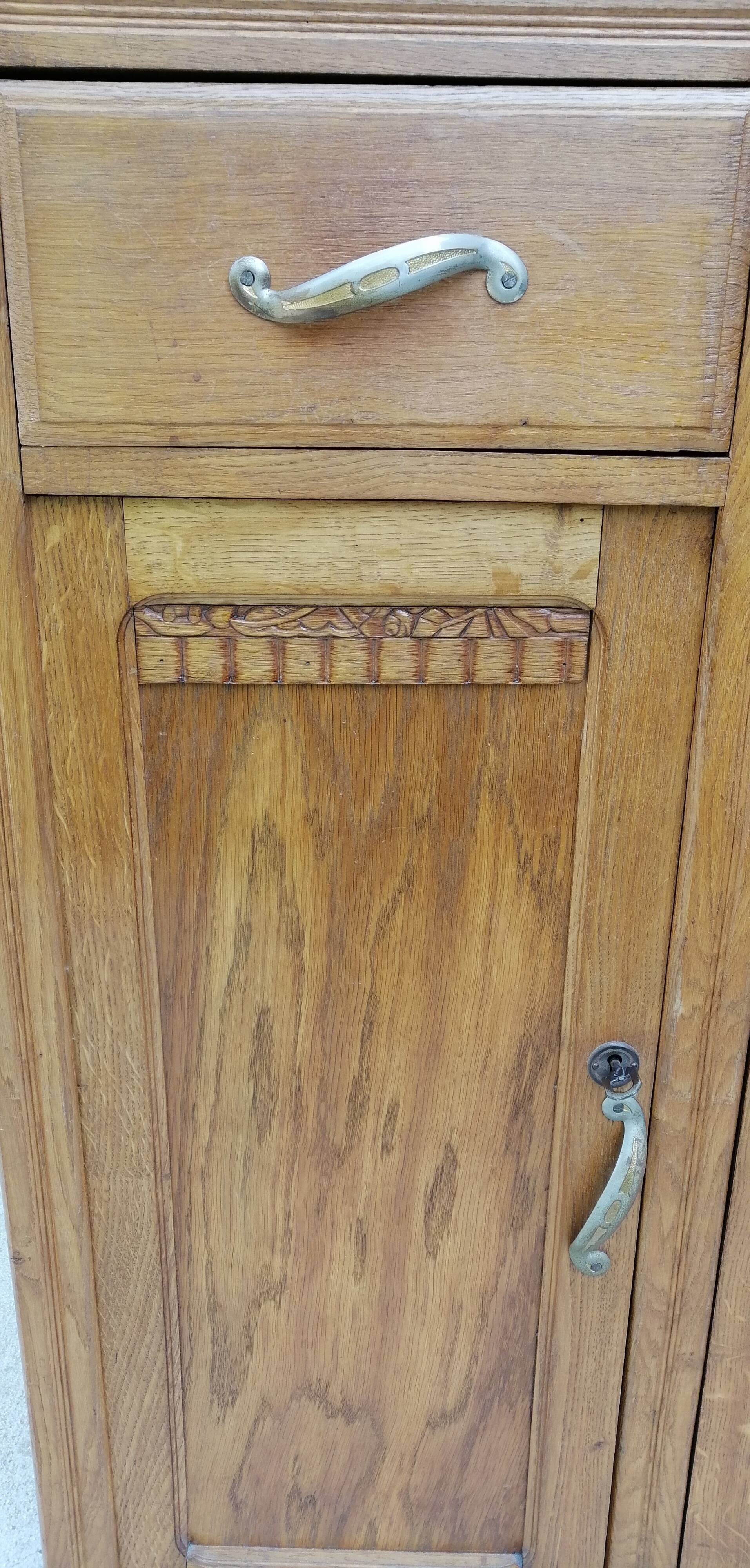 Asymmetrical cabinet