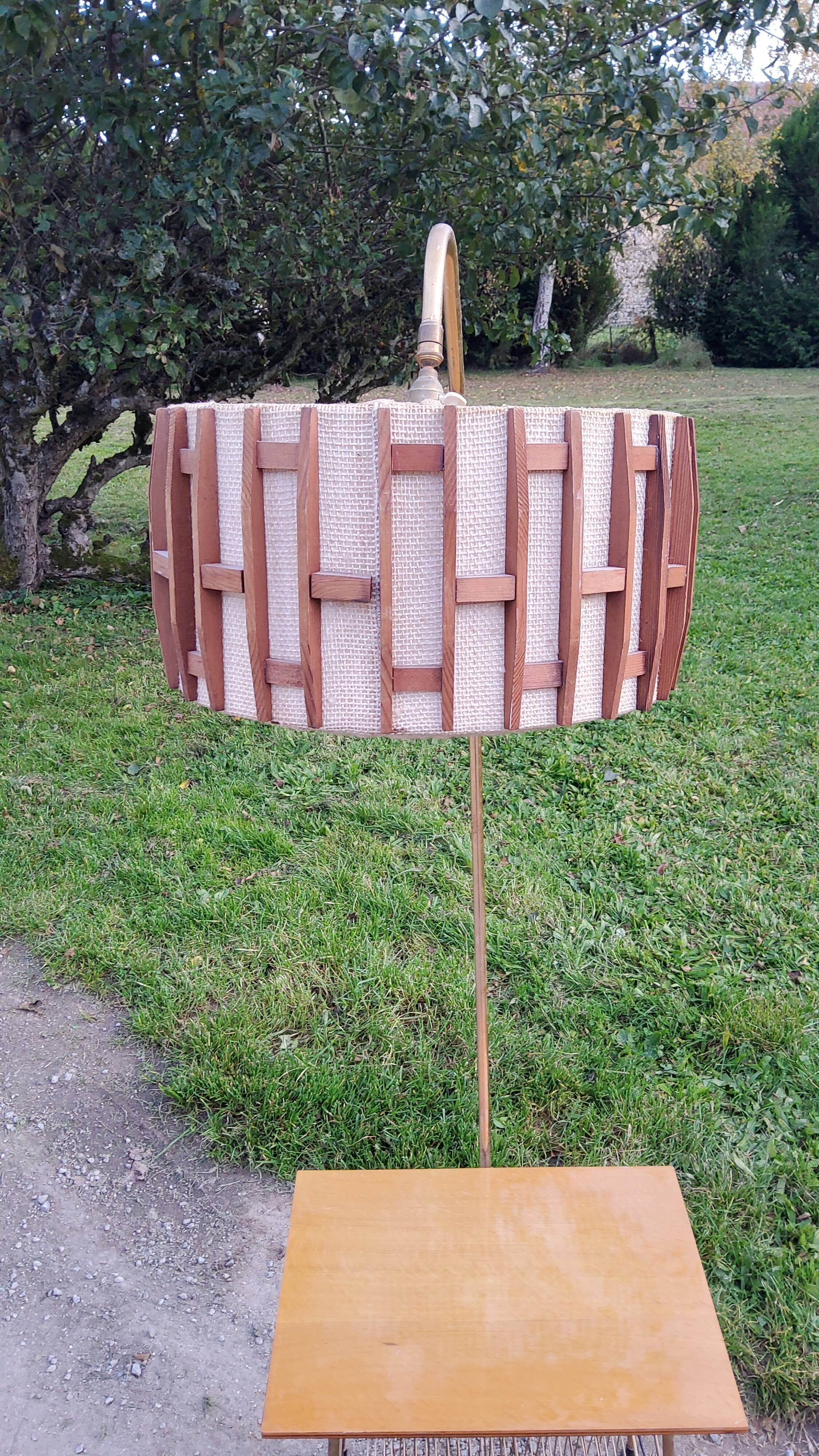 Floor lamp of the 50s in gold metal and tablet