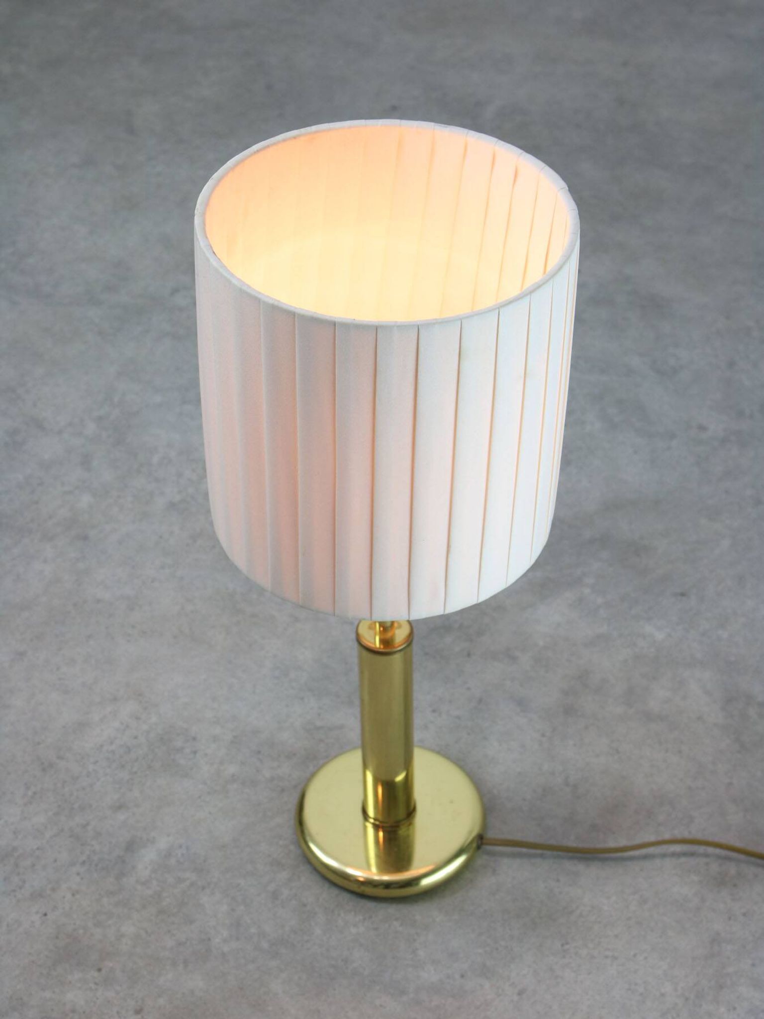 Lampe de table vintage en laiton italien