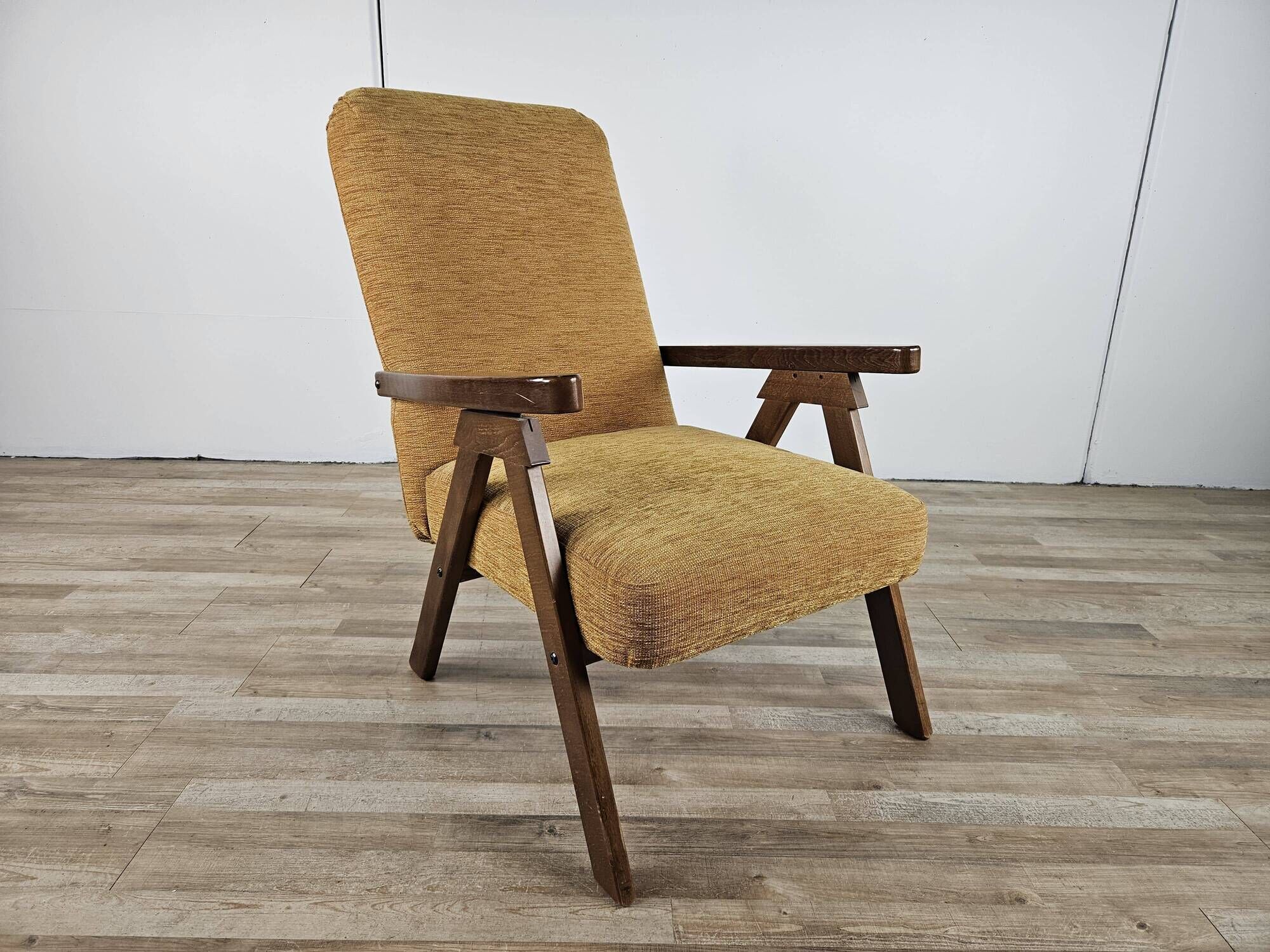 Fauteuil inclinable en bois et tissu des années 70