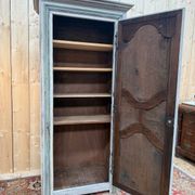 Bonnetière with a single door – Polychrome solid oak